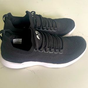 APL Women’s TechLoom Breeze